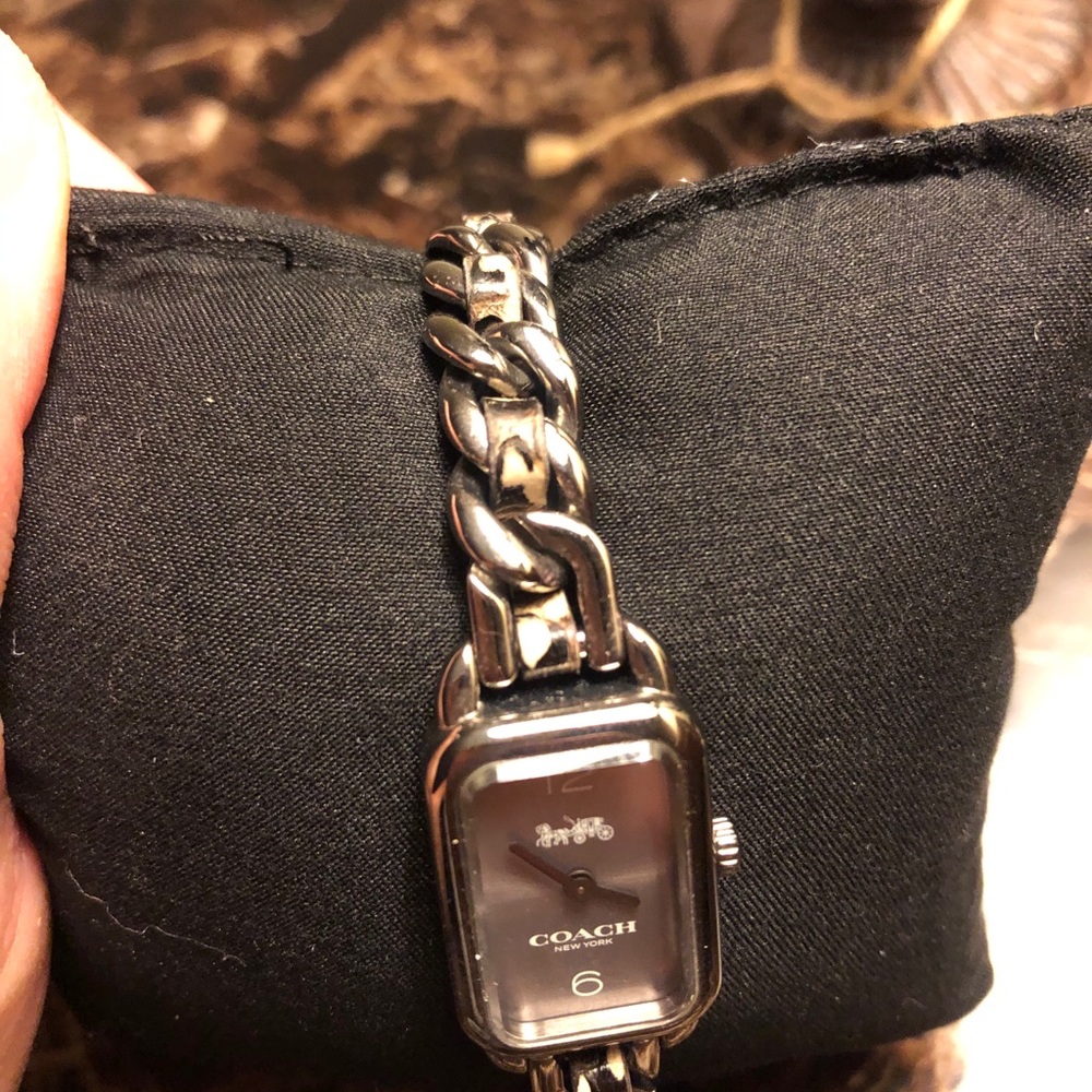 Coach Etched Bracelet Watch trimmed/black leather - Picture 2 of 8